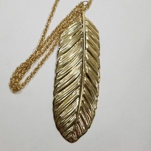 A La Mode Runwat Large Metal Leaf Necklace New